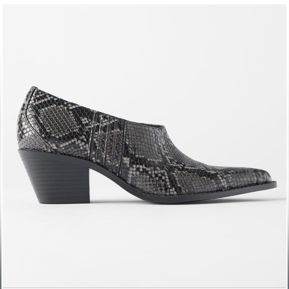 Zara sneak pattern cowboy low cut ankle boots